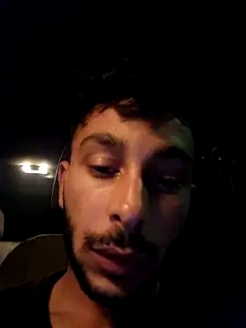 Iulianmarius12 live sex cam