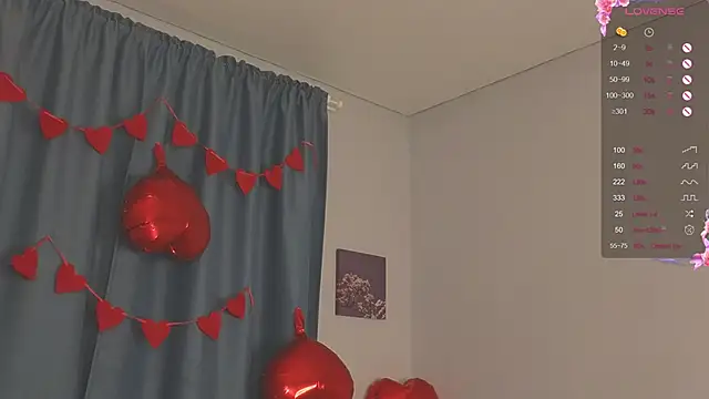 laracroftmansion's cam snapshot