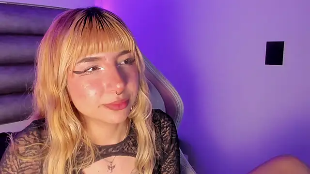 adhalee_js's cam snapshot