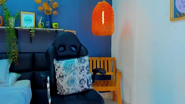 eliza_pink24's cam snapshot