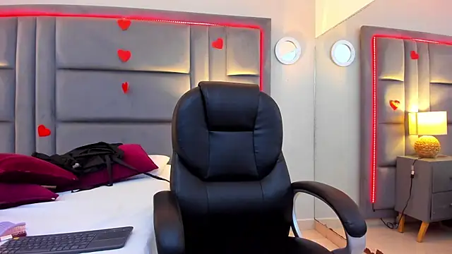 GabyMoreau's cam snapshot