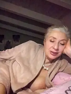 divinaerotica's cam snapshot