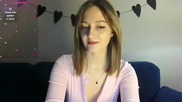 white_liillyy's cam snapshot