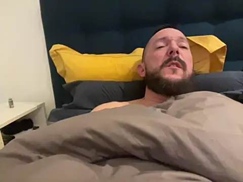 AZOPMOB18999's cam snapshot