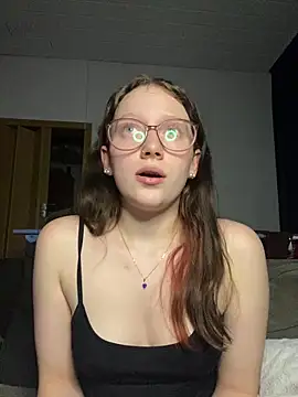 YoungLisaa18 live sex cam