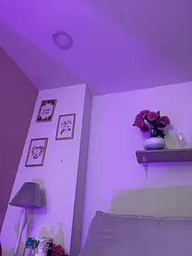 LauraRaider live sex cam