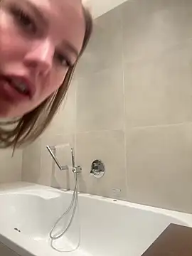 Chloemillerrxx live sex cam