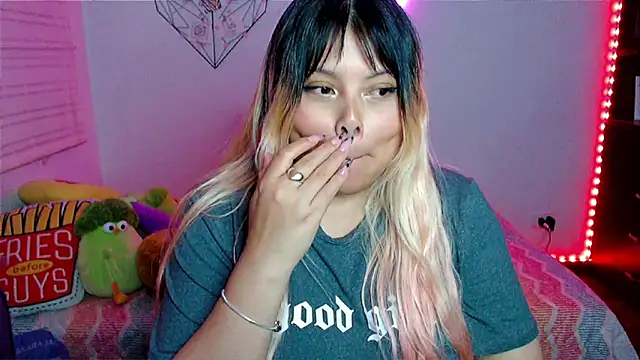 EllieMoonX's cam snapshot