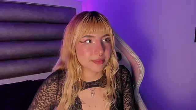 adhalee_js's cam snapshot