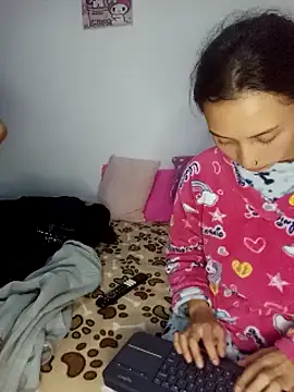 emily_n_abby's cam snapshot