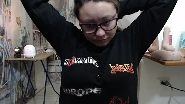 curly_greeneyed's cam snapshot