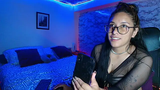 Camila_IRoose's cam snapshot