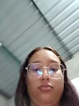 young_dairy01's cam snapshot