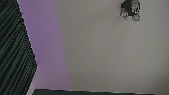 Alyonaqueen_'s cam snapshot