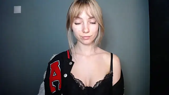 LuciaYoung's cam snapshot