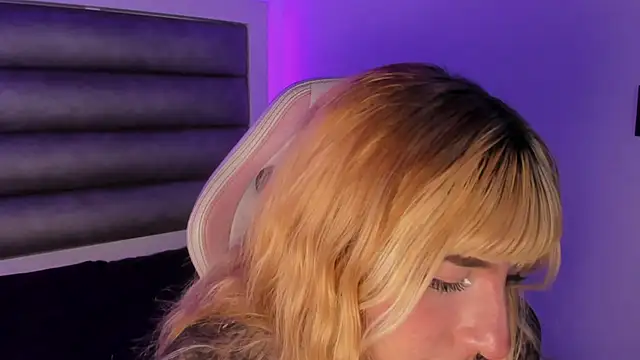 adhalee_js's cam snapshot