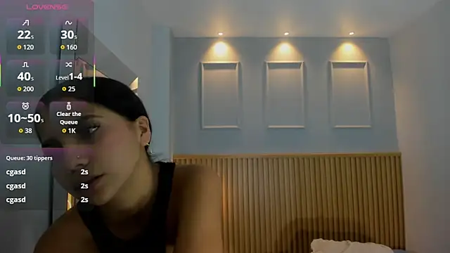 TATIGOLD2 live sex cam