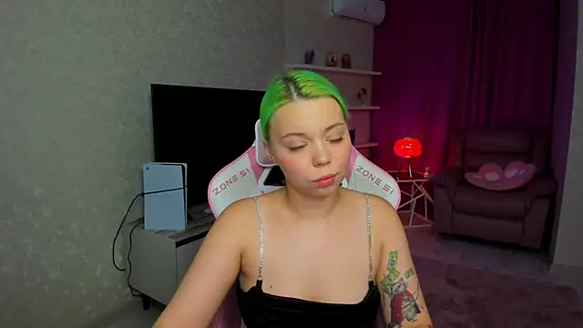 EnergyBunny_1's cam snapshot