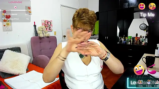 Angelina_Stone_65's cam snapshot