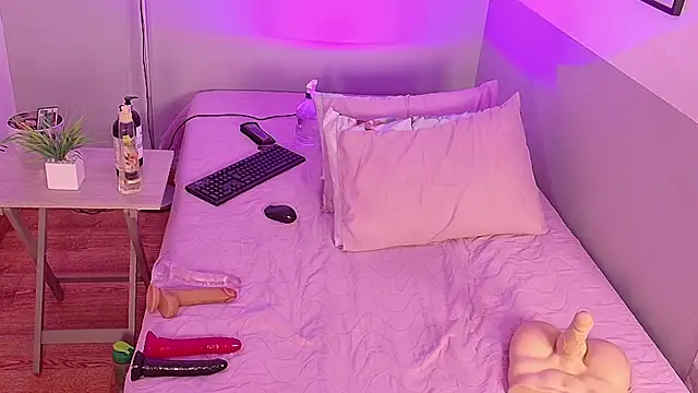 cutepetitee's cam snapshot