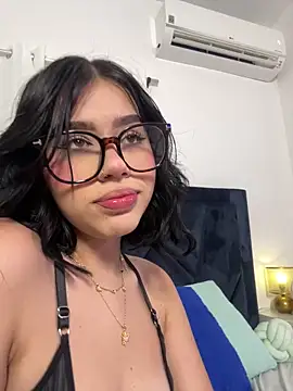 Lily_Woodz's cam snapshot