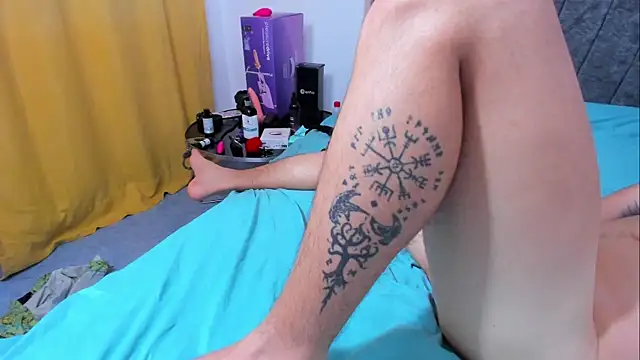 bella-black live sex cam