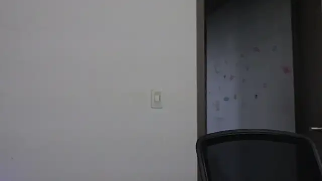 trieone live sex cam