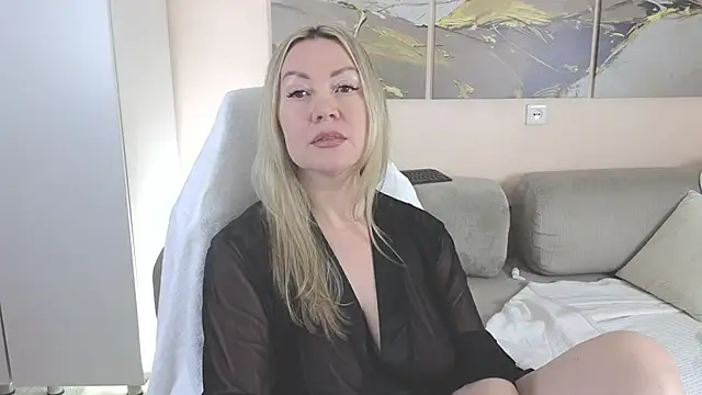 ElyaSoftTemptation's cam snapshot