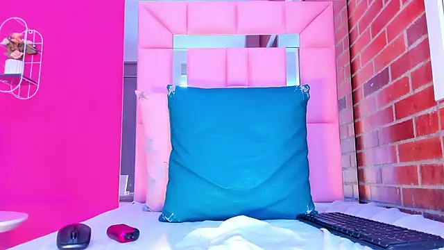 Baby_doll_XOXO live sex cam