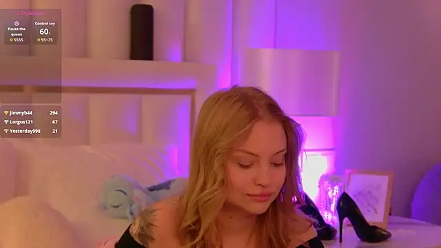 MollyHilton live sex cam