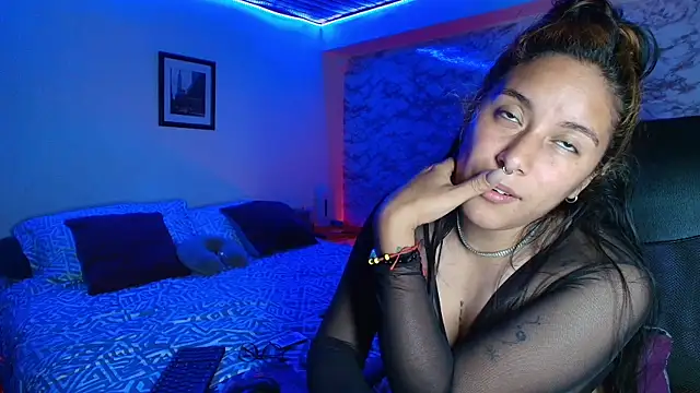 Camila_IRoose's cam snapshot