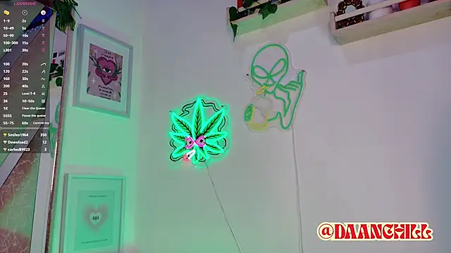 ScarlettRusso1's cam snapshot