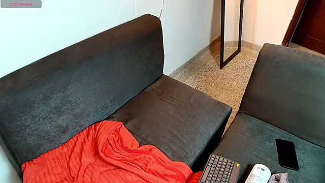 couple_lovelyds live sex cam