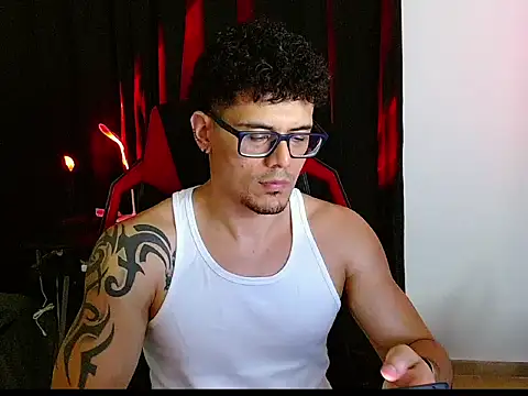 Logan0626 live sex cam