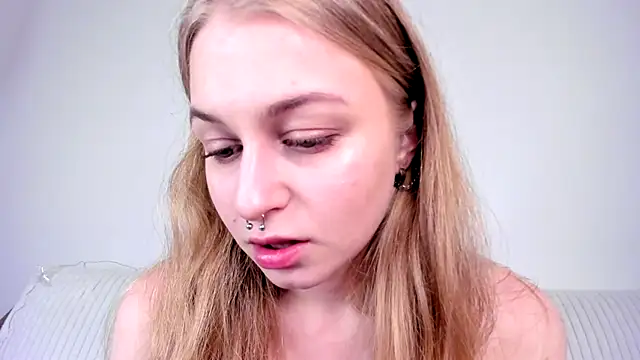 MiaMews live sex cam