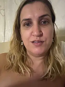 Bia_sexynovaes's cam snapshot