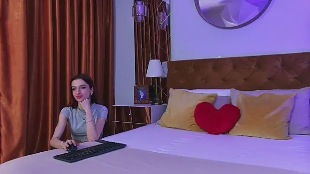 CassieFox_'s cam snapshot