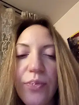 KattyLuuu's cam snapshot