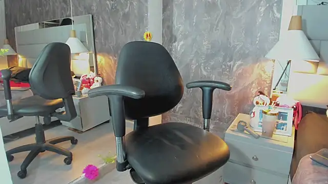 yiyisandoval's cam snapshot