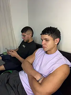 mirallesandbig live sex cam