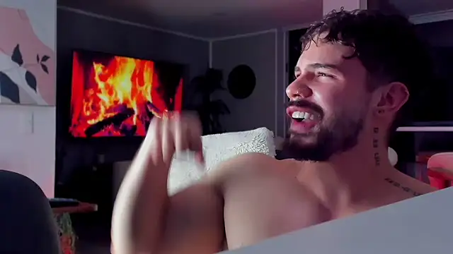 Valenthino_Salvatore's cam snapshot