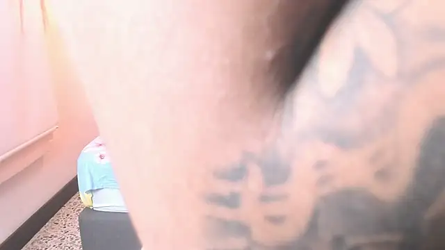 Valeryn_Hoot's cam snapshot