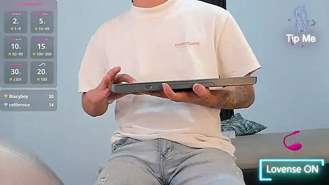 Tyler_os live sex cam