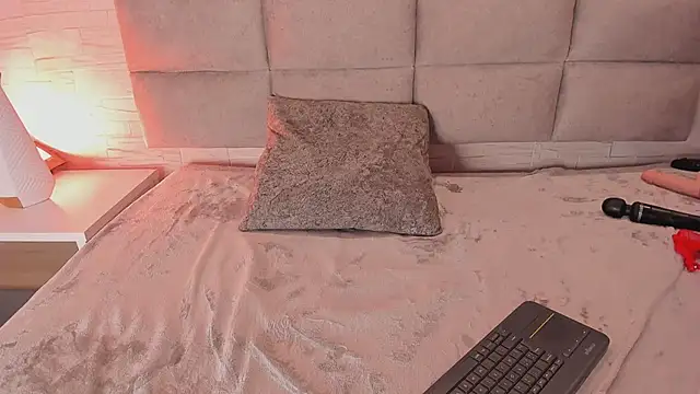 roma__lovee's cam snapshot