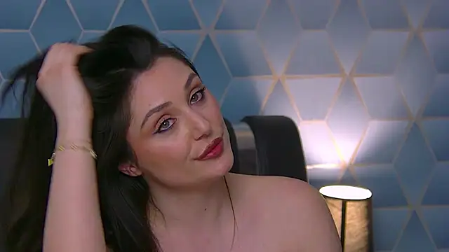 KassieWeins live sex cam