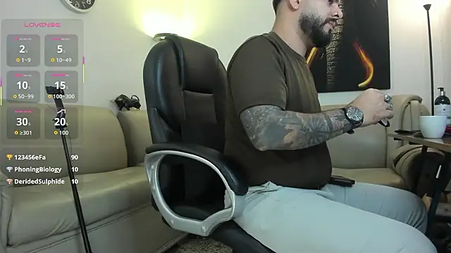 Ethan_Castellano live sex cam