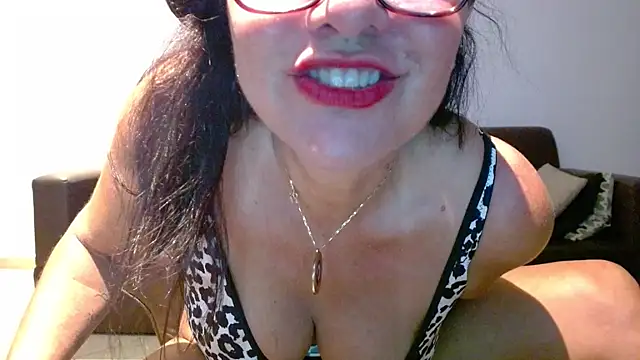 Lindagoddess75 live sex cam