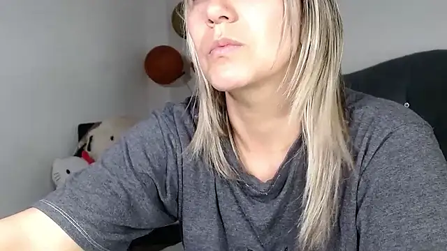 Chantal_hott's cam snapshot