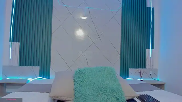 Shantall-blue's cam snapshot