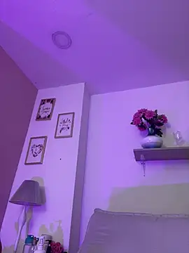 LauraRaider live sex cam